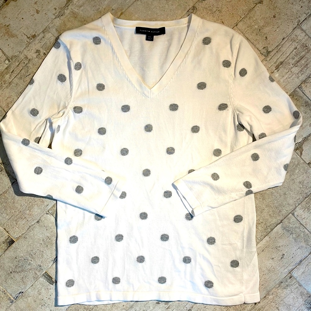 Tommy Hilfiger lightweight gray polkadot white long sleeve v-neck sweater. SizeL